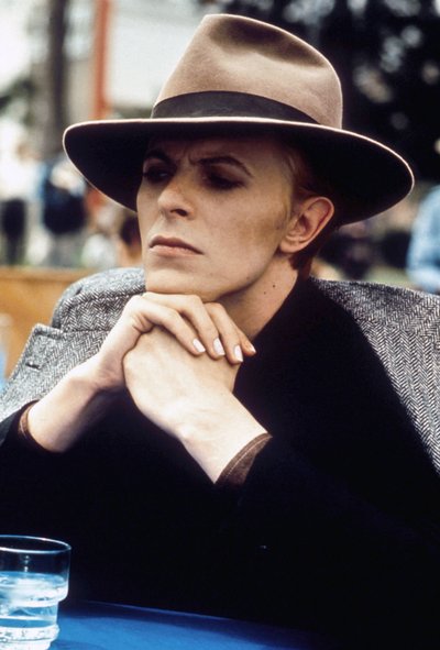 The Man Who Fell to Earth by Nicolas Roeg with David Bowie, 1976 by Unbekannt Unbekannt